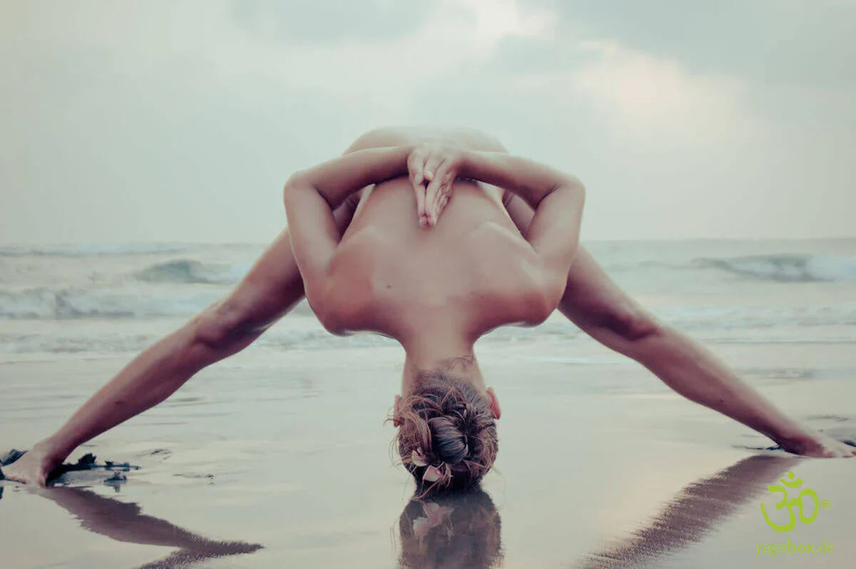 Nude-Yoga – der neue Fitness-Trend aus den USA