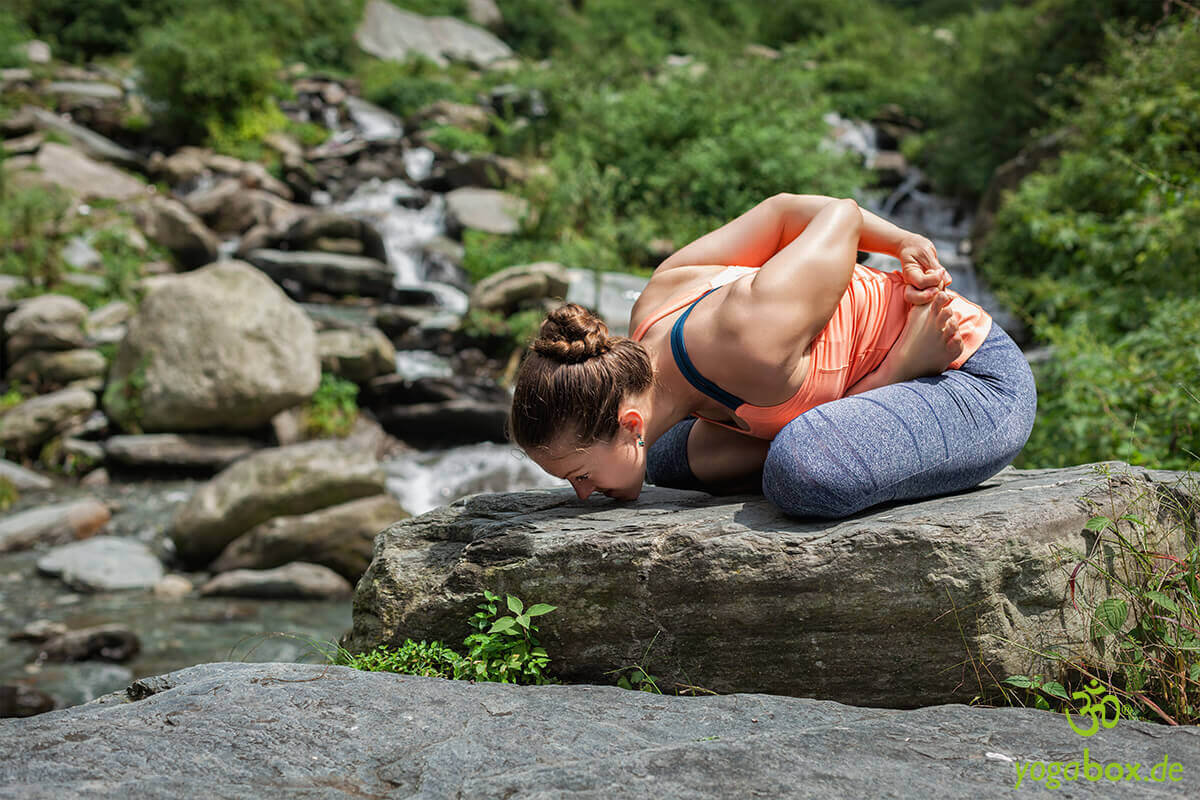 Yoga Mudrasana - Mit Körper und Geist mit allem verbunden
