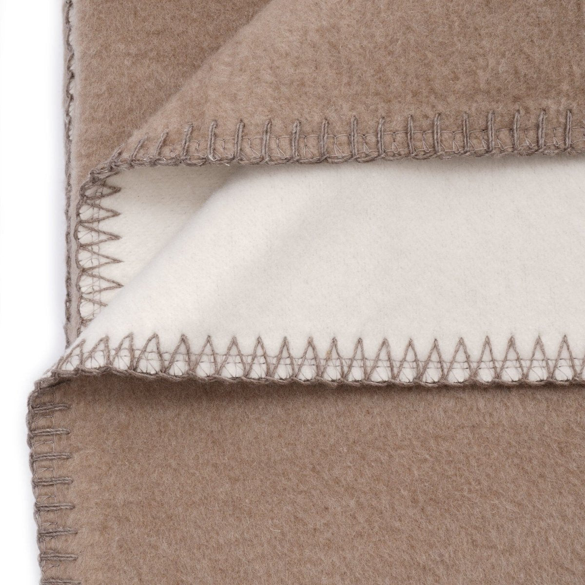 Flauschige Baumwoll Wendedecke zweifarbig - regional hergestellt - YOVANA GmbH • yogabox.de